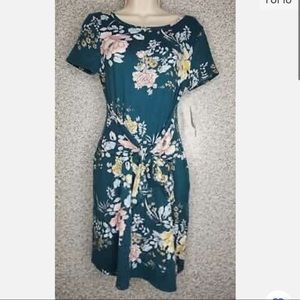 NWT ing Short-Sleeve Lightweight Tie-Front Sweater Dress - Green Floral - M